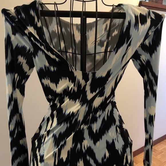 Host Pick 🎉 Jennifer Lopez Dress - Picture 8 of 8